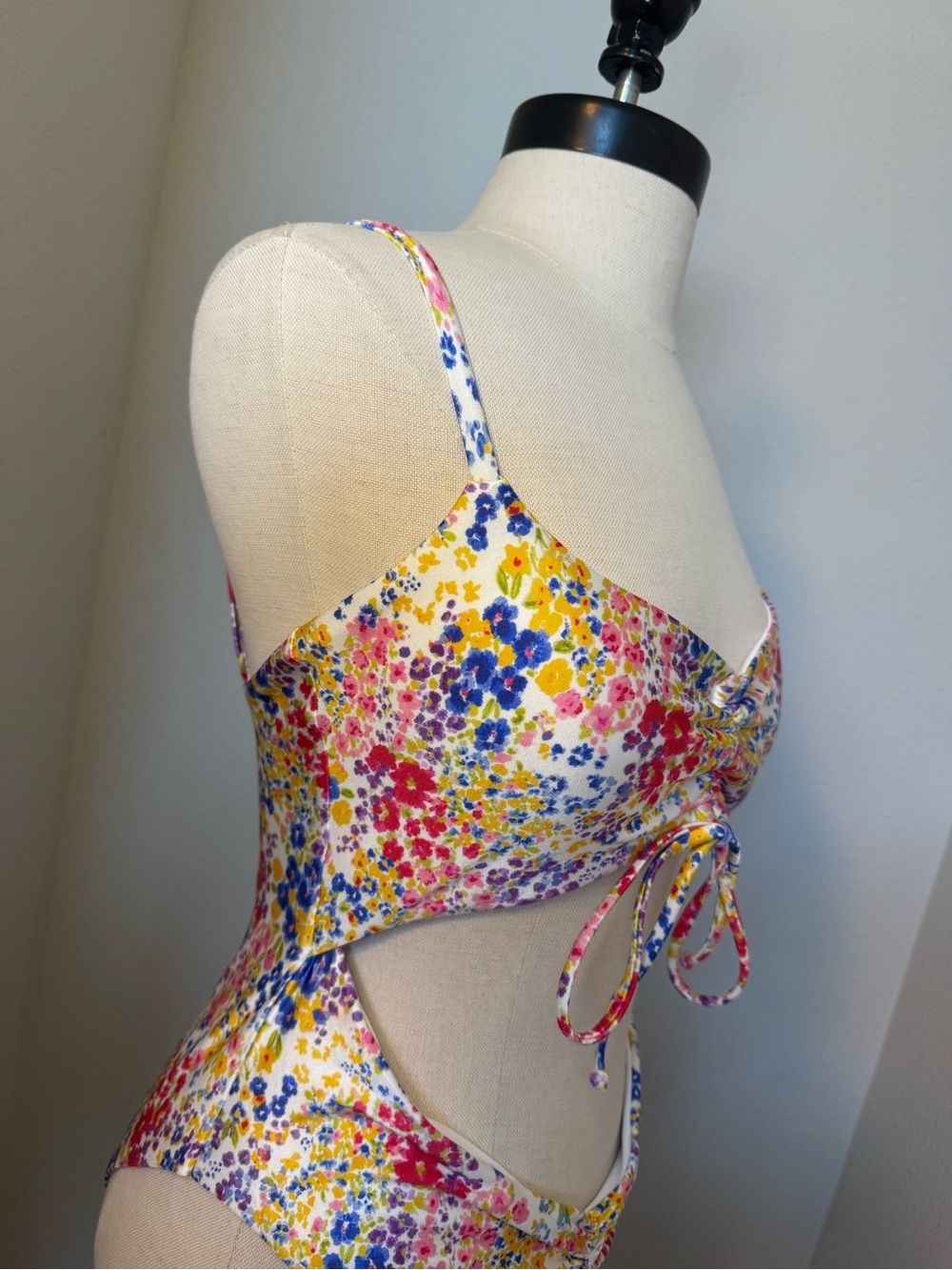 L*Space Solana one-piece swimsuit vibrant floral "Between Blooms" print NWT - Picture 4 of 9